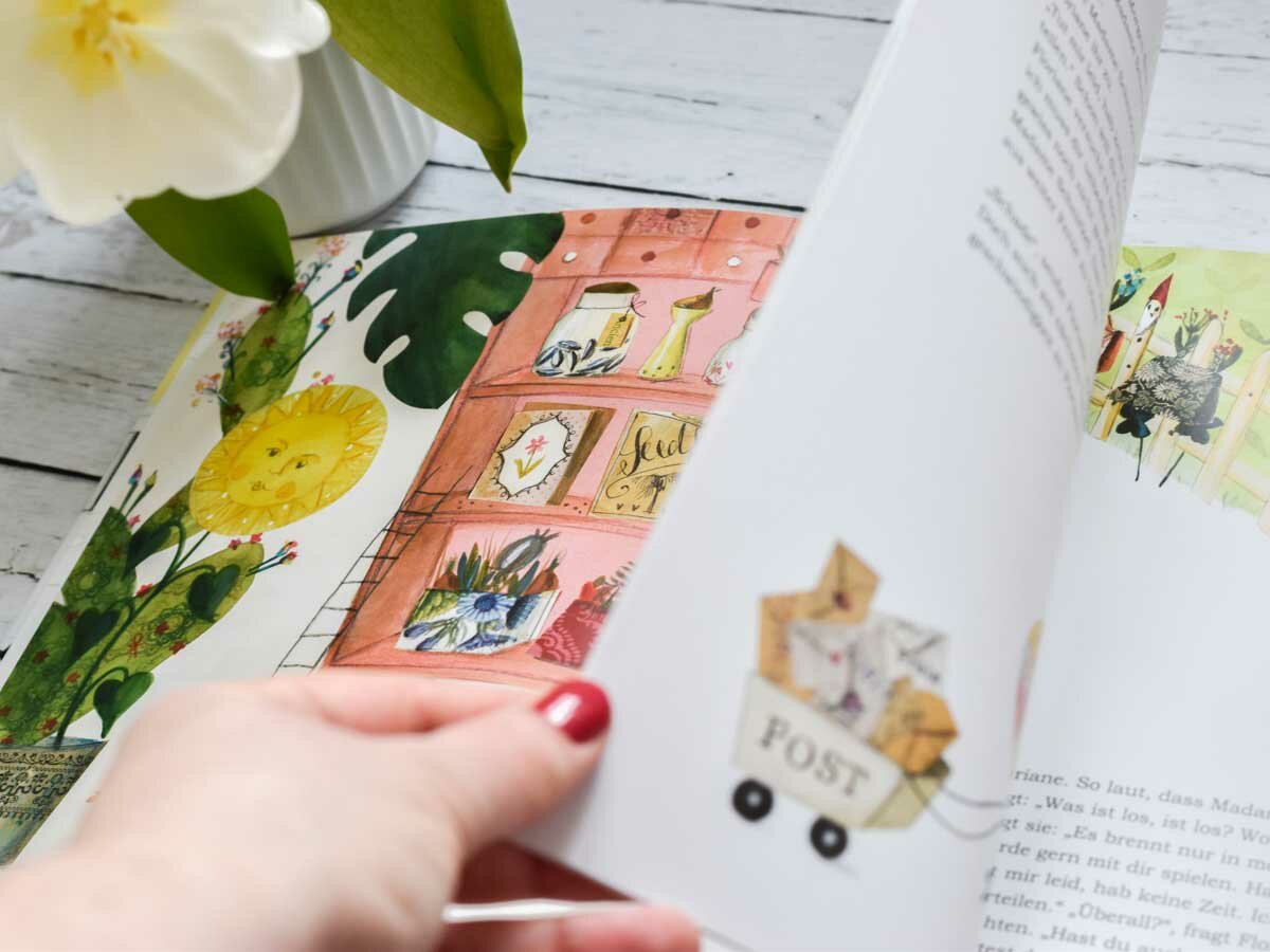Seite imBuch Floriane Blütenblatt mit Illustrationen von Silke Leffler wird umgeschlagen